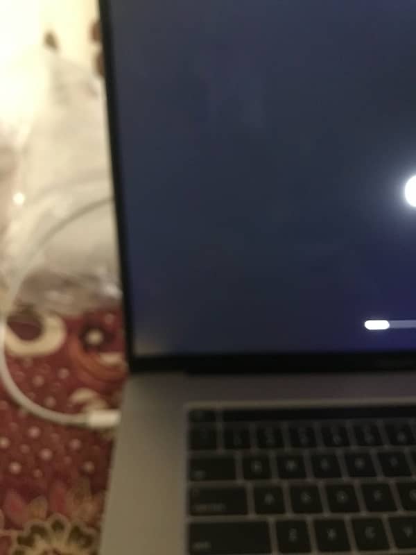 MacBook pro 2019  15inch i7 2