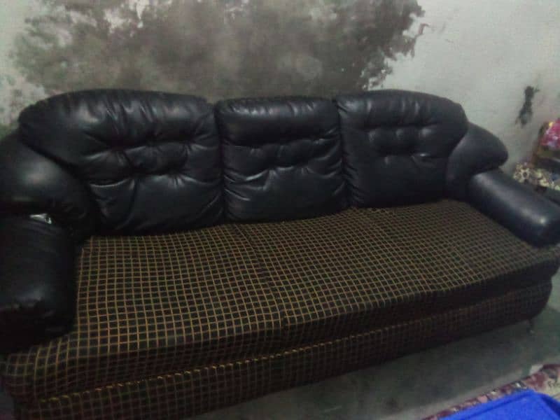 2 sofas:1 seater       and.      2 sofas:3 seater 0