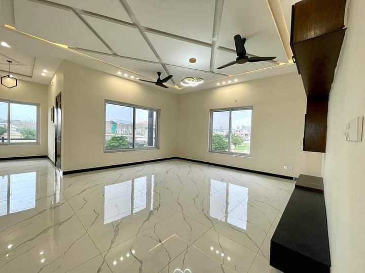 1 Kanal Designer Luxurious Portion Available For Rent In Phase 8 3