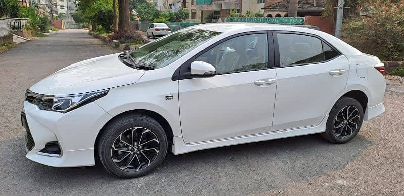 Toyota Corolla Altis 2023 full option top of line 16