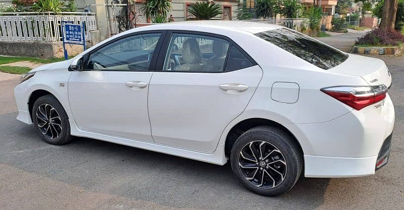 Toyota Corolla Altis 2023 full option top of line 18