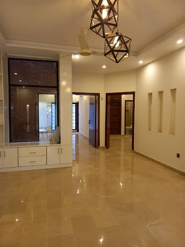 10 Marla Beautiful Double Unit House Available For Rent 10