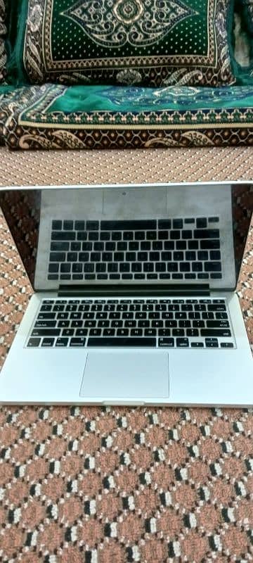 Macbok Pro 2015 8/256 intel core i5 10 by 9 condition urgent sale 2