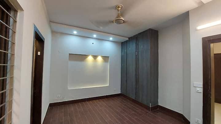 1 kanal beautiful house available for sale in johar town 7