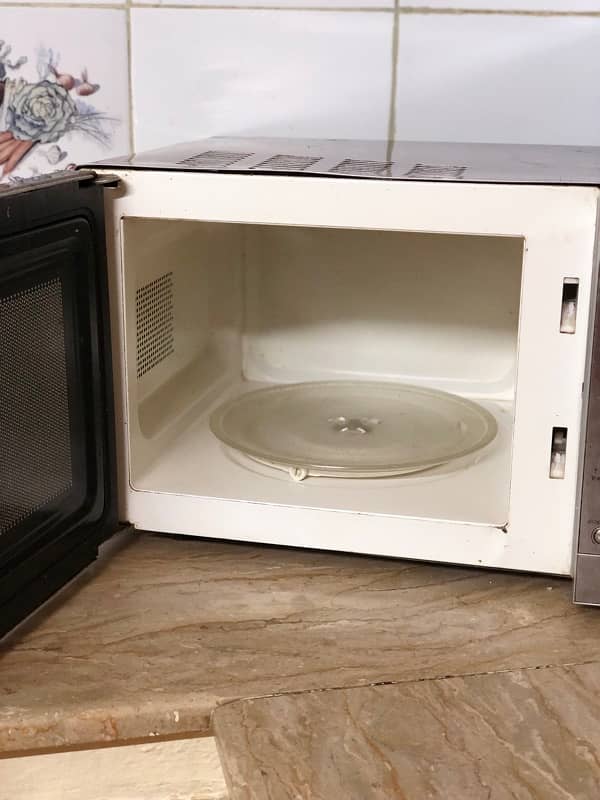 Microwave from Dubai for sale 3