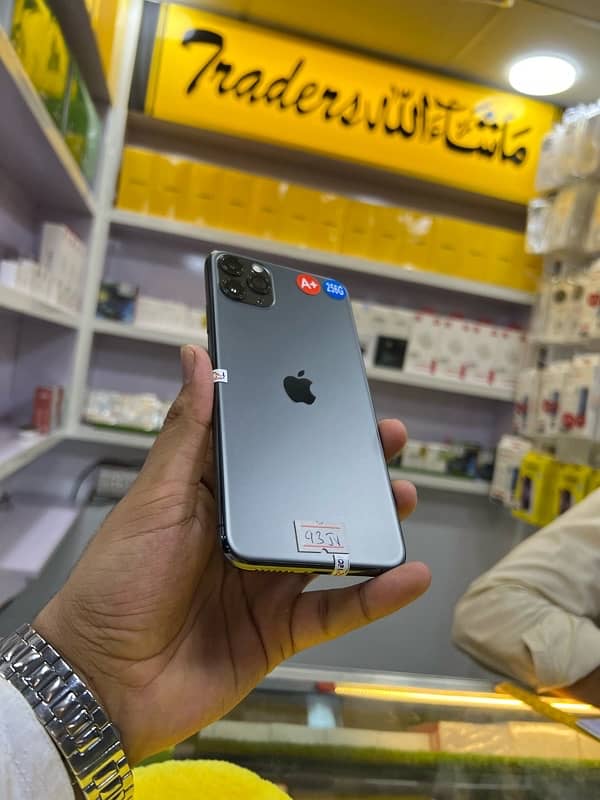 IPHONE 11 pro maxx 256 GB 2