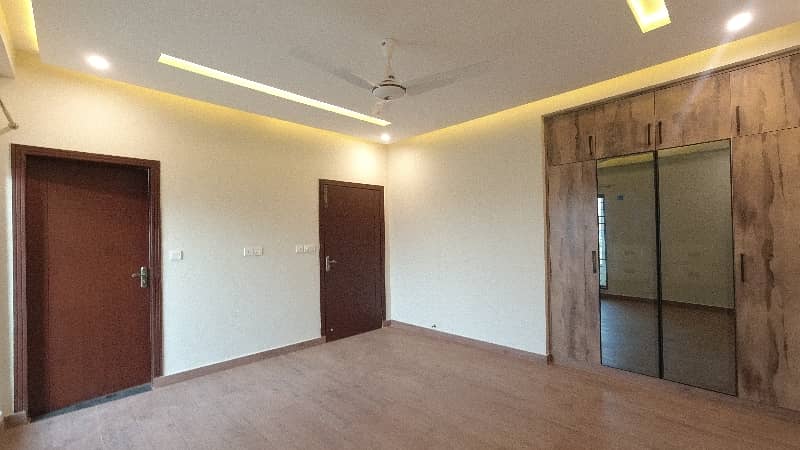 Brand New Flat For Sale In Askari 11 - Sector D Lahore 17