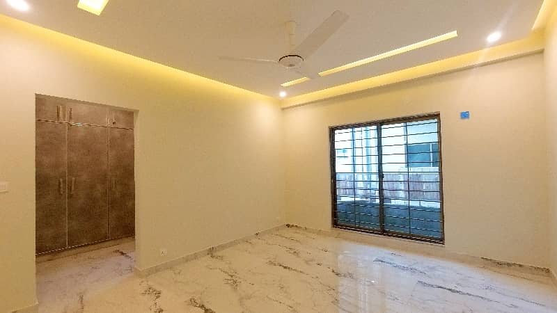 Brand New Flat For Sale In Askari 11 - Sector D Lahore 18