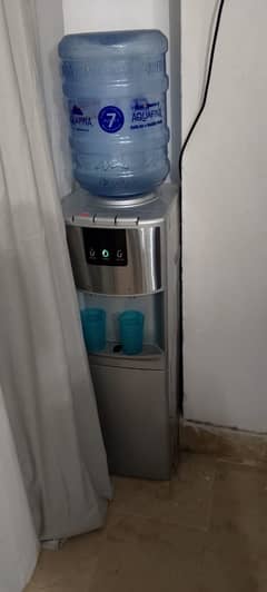 WATER DISPENSER