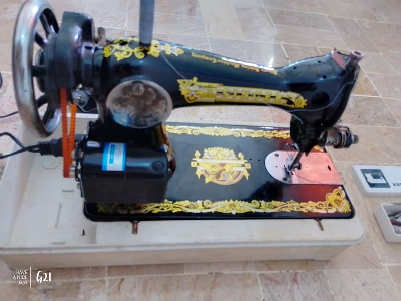 Sewing Machine / Good Condition / Ready to Use 0