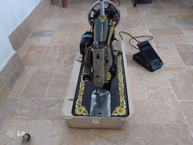 Sewing Machine / Good Condition / Ready to Use 3