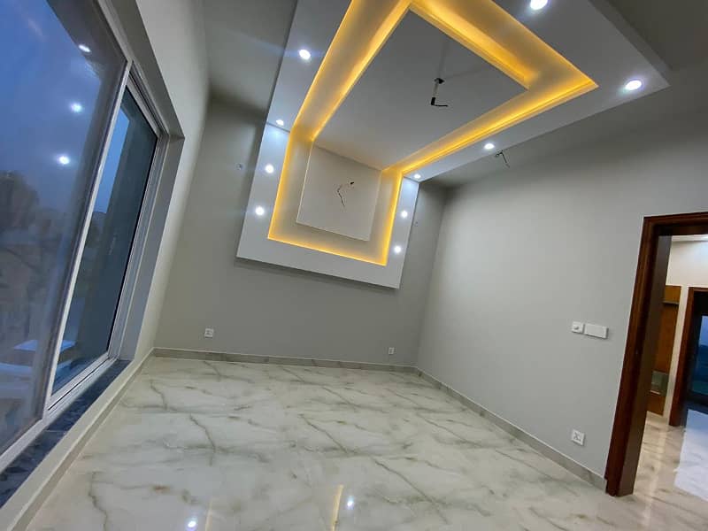 REAL PICS 5 MARLA VERY BEAUTIFUL LOCATION MODREN HOUSE FOR RENT IN DHA 11 RAHBER 17