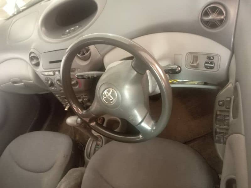 Toyota Vitz 2000 0