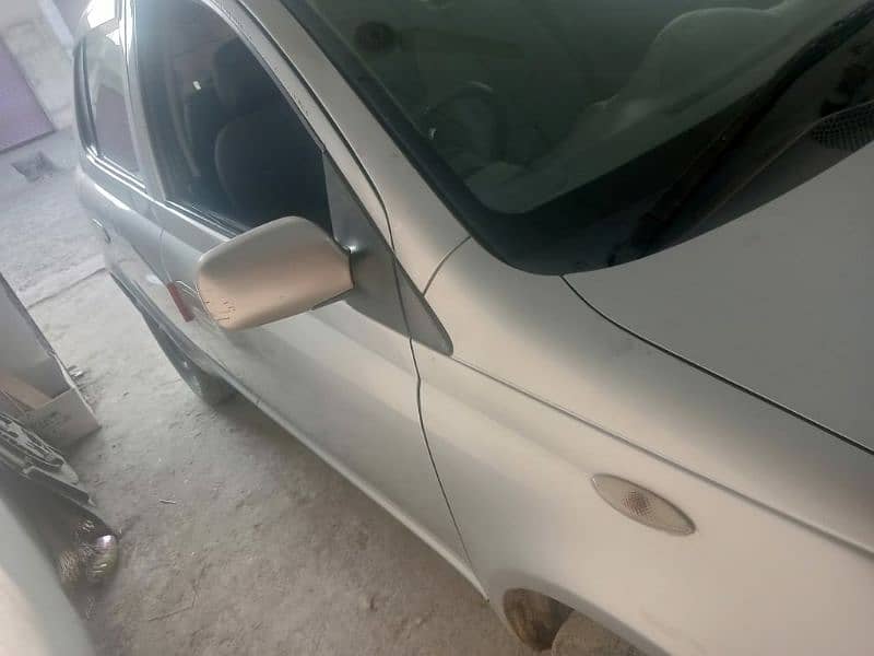 Toyota Vitz 2000 5