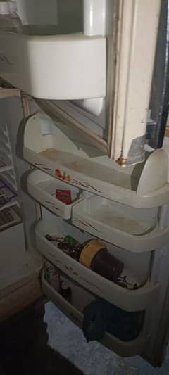 fridge for sale condition ruf ha thori gas khatam hai