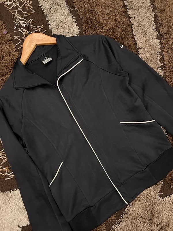 original Nike jacket selling price 3500 in good condition 2