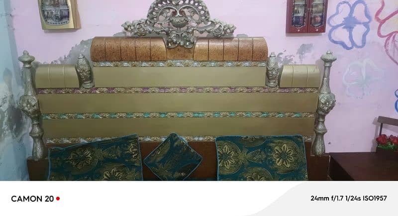 bed set sofa set table set almariyan condition bilkul theek h new jesi 2