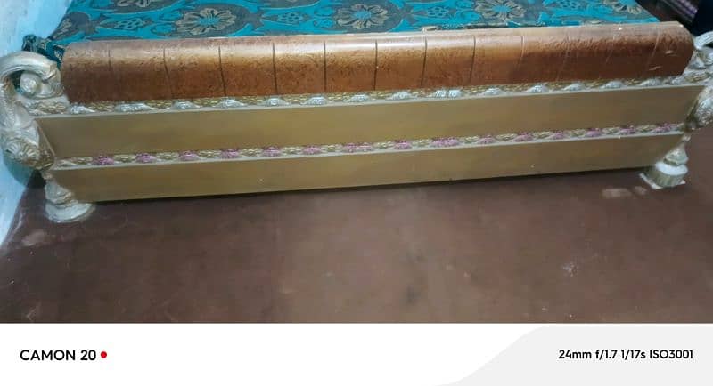 bed set sofa set table set almariyan condition bilkul theek h new jesi 3