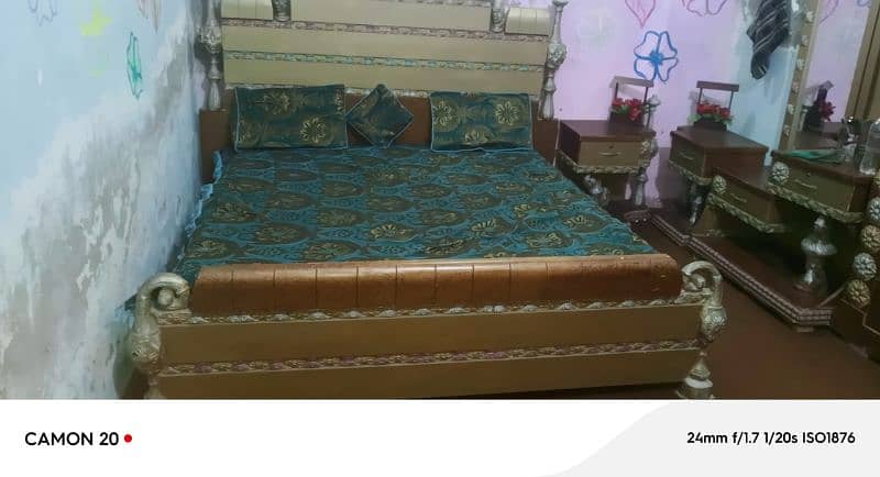 bed set sofa set table set almariyan condition bilkul theek h new jesi 4