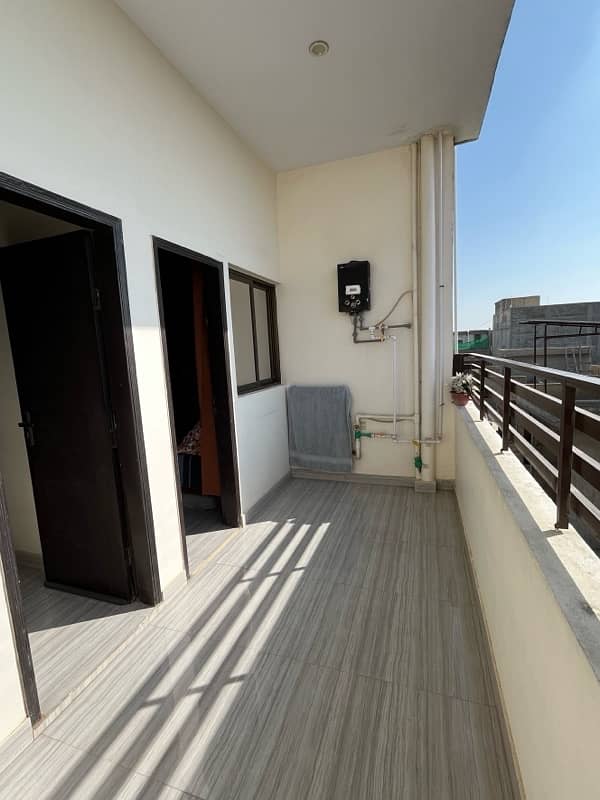 Modern 2-Bedroom Apartment with Private Roof Terrace – Prime Location 8