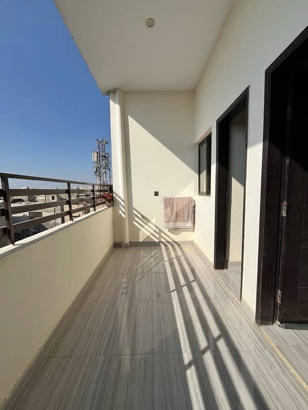 Modern 2-Bedroom Apartment with Private Roof Terrace – Prime Location 10