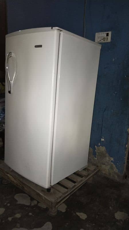 EASTCOOL freezer good 10/10 condition 5 months brand warranty 0