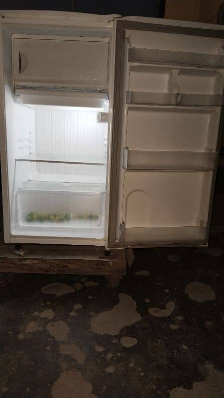 EASTCOOL freezer good 10/10 condition 5 months brand warranty 2