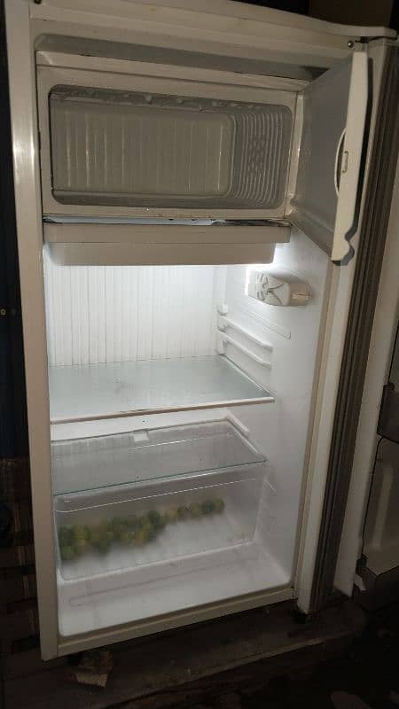 EASTCOOL freezer good 10/10 condition 5 months brand warranty 3