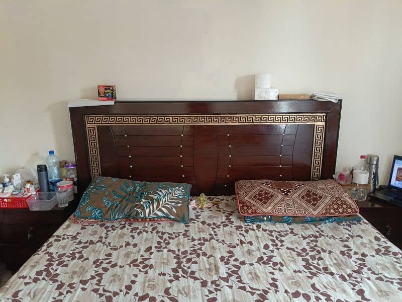 king size bed with new matress 0