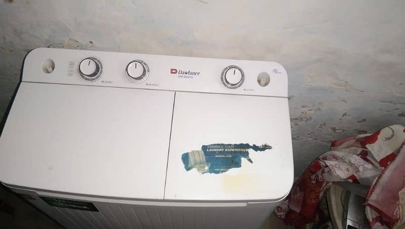 Dawlance ki Washing Machine Double spinner b sath Attach hai 4