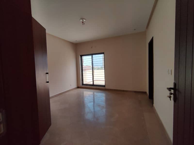 5 MARLA BEAUTIFUL HOUSE AVAILABLE FOR RENT IN LAKE CITY SECTOR M8 2