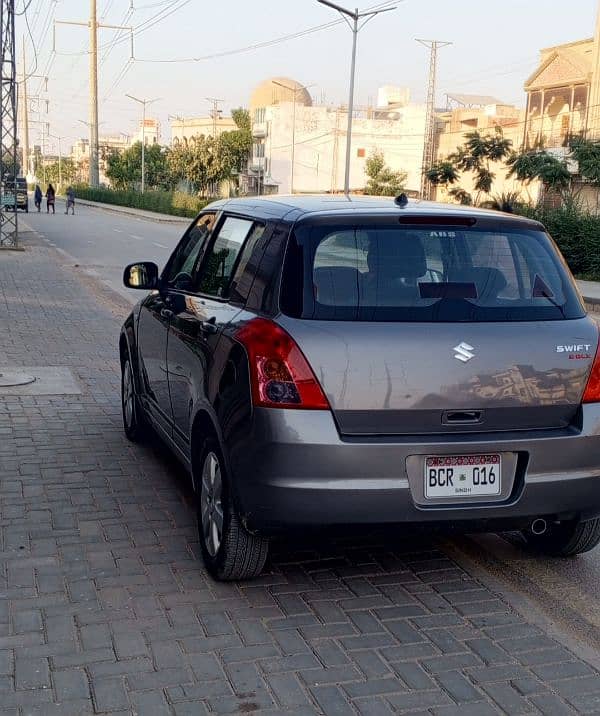 Suzuki Swift 1.3 DLX 2015 3