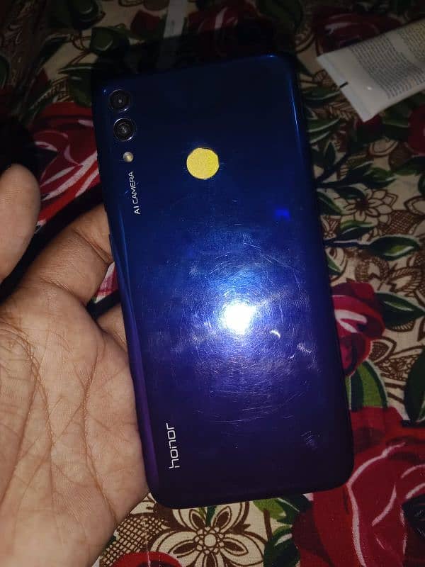 Huawei Honor 8c  3gb ram 32memory 10by09 condition koi fault nhi h 2