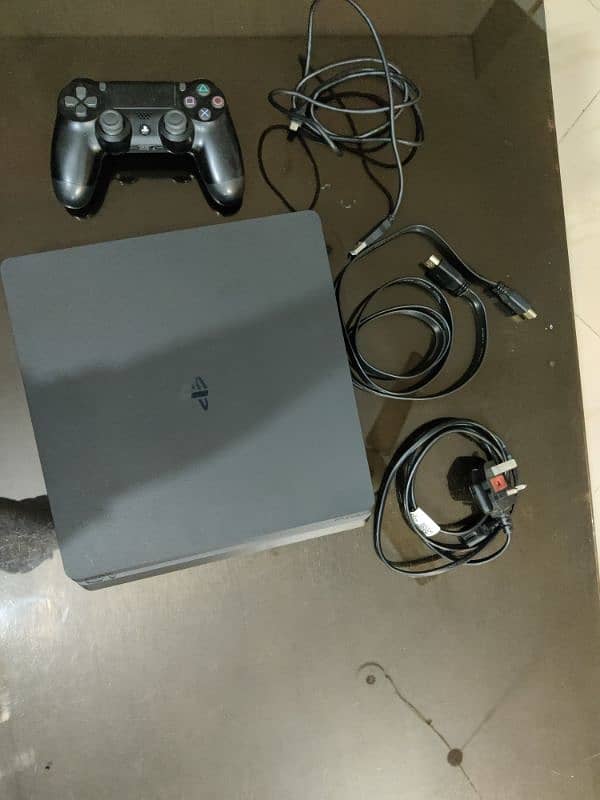 PS4 1 TB   10/10 condition 1