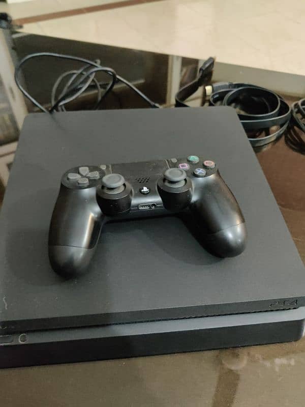 PS4 1 TB   10/10 condition 3