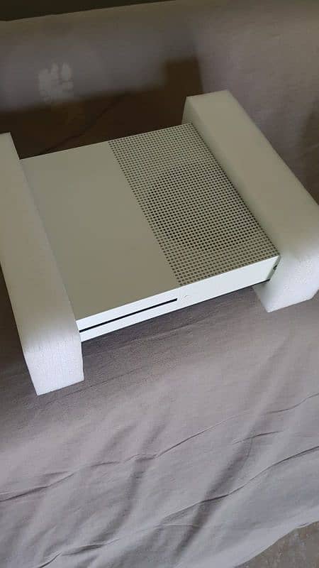 XBox One S 1 Terabyte 0