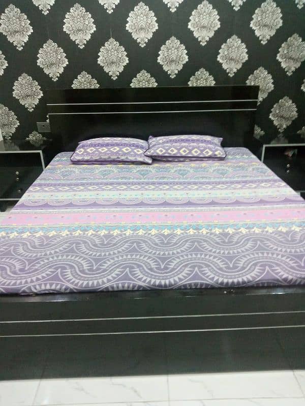 wooden bed set complete 3