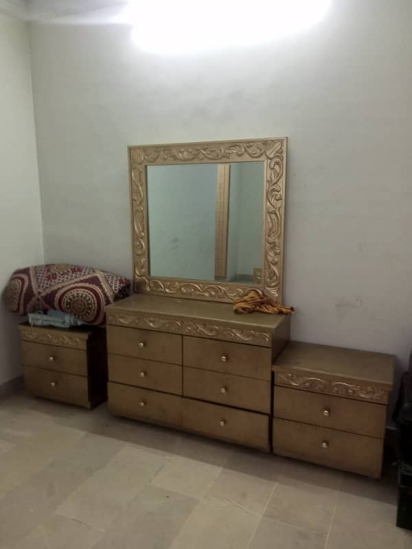 VIP furnish room available in G10/1 for male near to markez 4