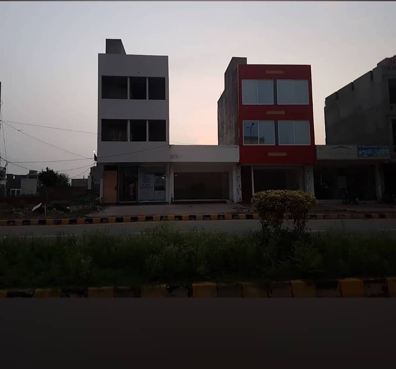 5 Marla Plot For Sale In Eden Boulevard Society College Road Lahore 0