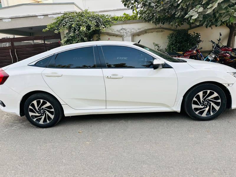 Honda Civic Oriel 1.8 i-VTEC CVT  2017 11