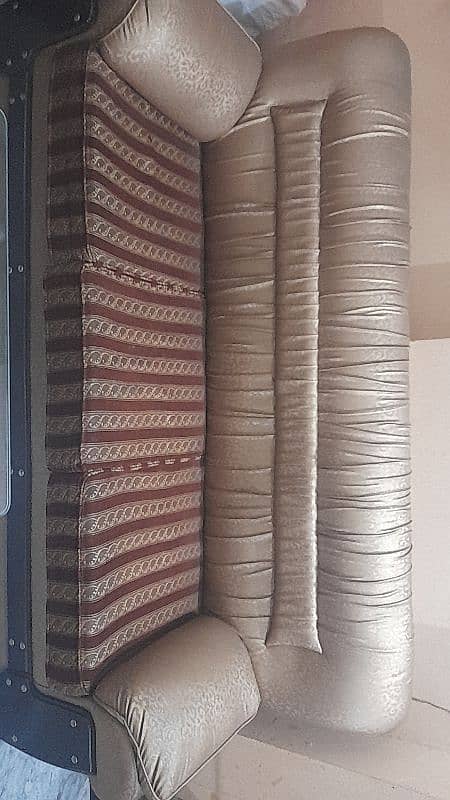 sofa set for urgent sale 0