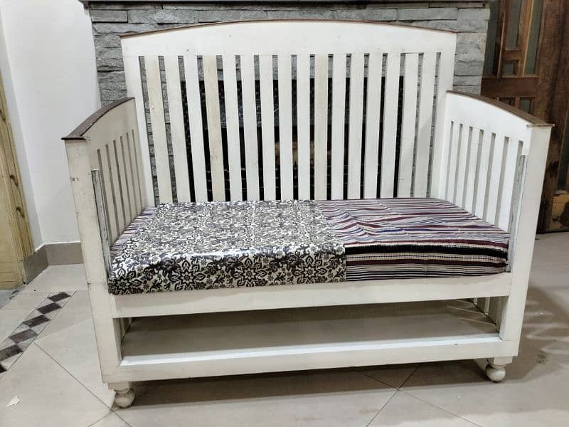 baby cot available with mattress 2