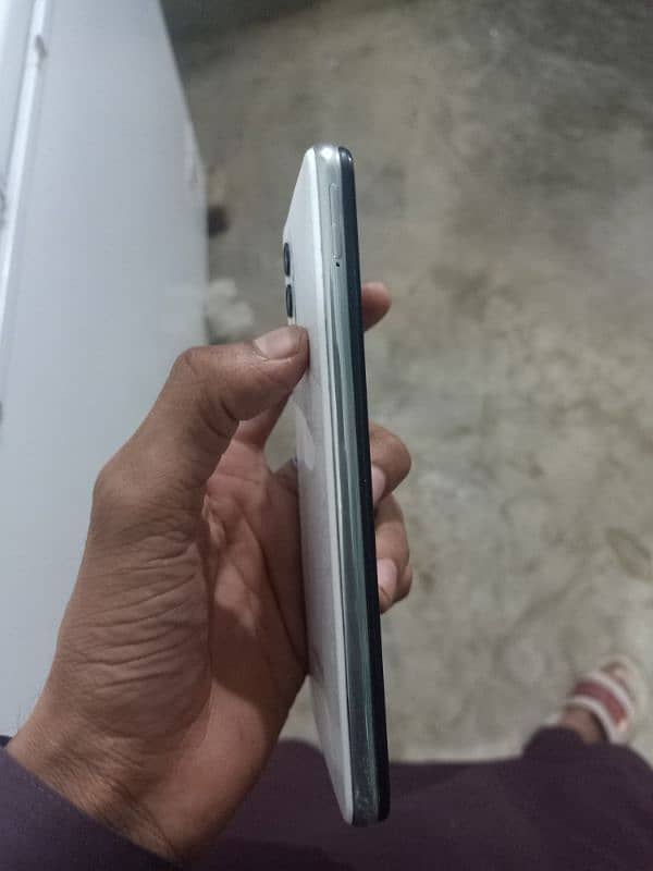 mobile ok ha koi masla nhi ha is ma 4