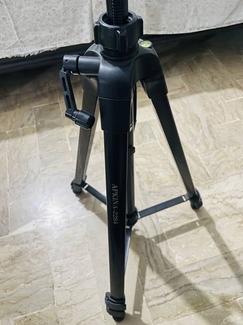 Selling my tripod stand 1