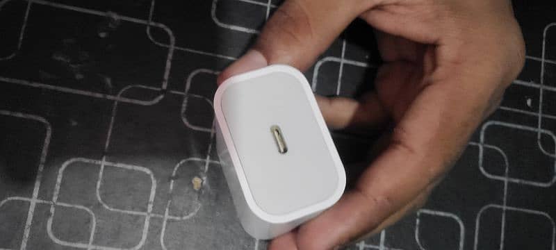 apple iPhone charger  20wt fast 4