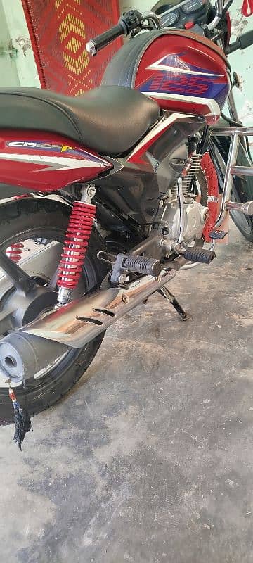 Honda CB 125F 6