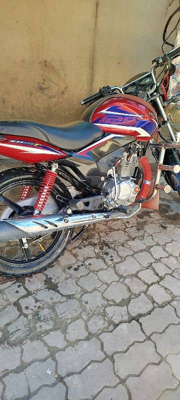 Honda CB 125F 10