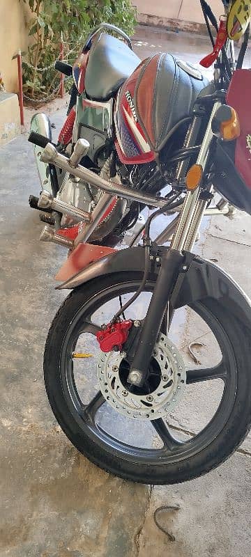 Honda CB 125F 11