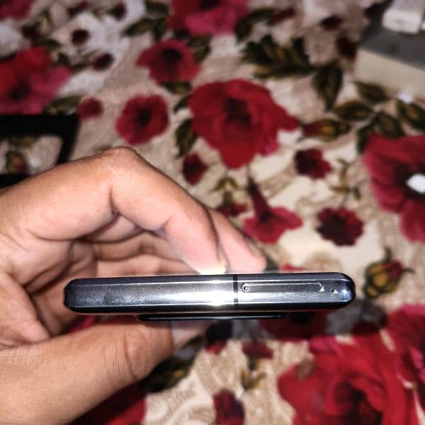 Aquos R6 12 GB Ram with 888 Snapdragon 10/10 condition 2