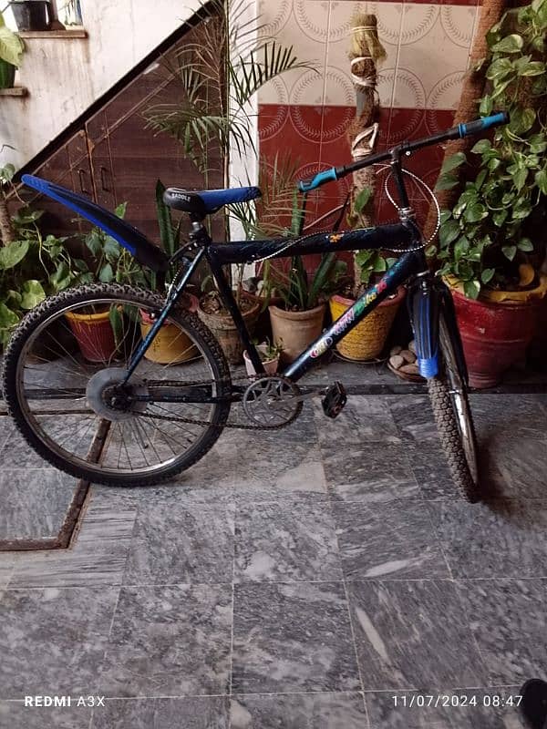 Good condition full size bicycle 0